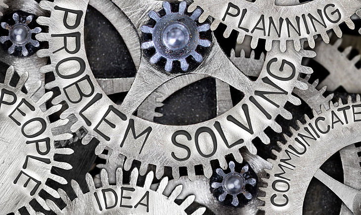 Zahnräder mit eingraviertem Text